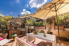 Chiara in Pantheon Apartment With Terrace