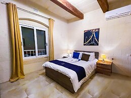 Amazing 4 Bedroom Holiday Home With Infinity Pool