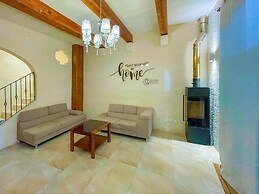 Amazing 4 Bedroom Holiday Home With Infinity Pool