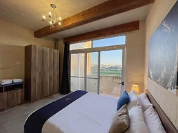 Amazing 4 Bedroom Holiday Home With Infinity Pool