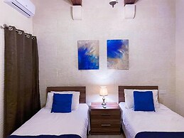 Amazing 4 Bedroom Holiday Home With Infinity Pool