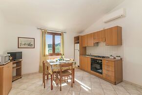 Il Glicine 1.5 Km From The Beach