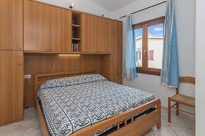 Il Glicine 1.5 Km From The Beach