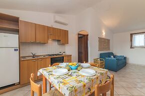 Il Glicine 1.5 Km From The Beach