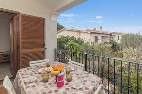 Il Glicine 1.5 Km From The Beach