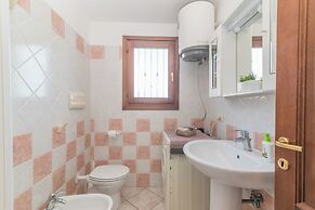 Il Glicine 1.5 Km From The Beach