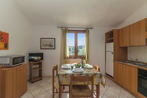 Il Glicine 1.5 Km From The Beach