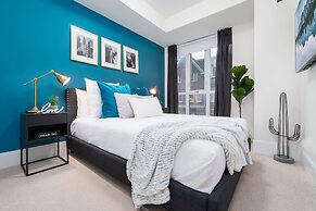 Peter St - Downtown Suite with Balcony