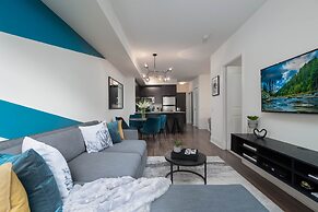 Peter St - Downtown Suite with Balcony