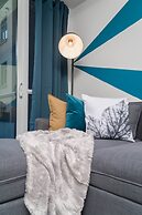 Peter St - Downtown Suite with Balcony