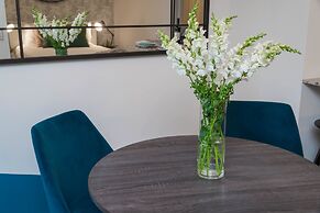 Peter St - Downtown Suite with Balcony