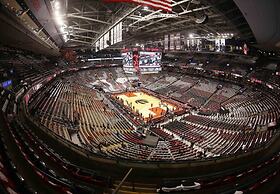 Peter St - Downtown Suite with Balcony