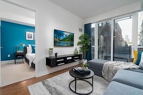 Peter St - Downtown Suite with Balcony