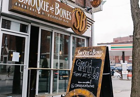 Peter St - Downtown Suite with Balcony