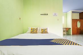 SPOT ON 3961 Fico's Residence Syariah