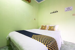 SPOT ON 3961 Fico's Residence Syariah