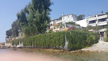 Roditses Beach sea front Apartments