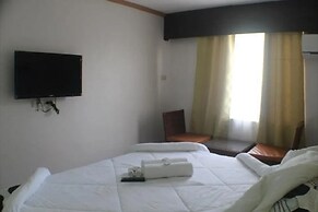 OYO 933 The New De Loro Inn