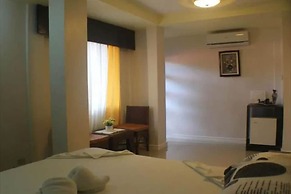 OYO 933 The New De Loro Inn