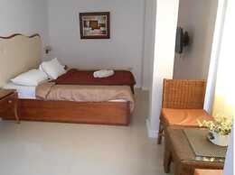 OYO 933 The New De Loro Inn