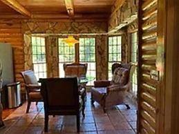 Beachwoods Inn