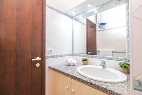 Il Vecchio Faro H208 150mt From The Beach