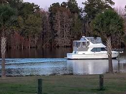 Bells Marina & Resort