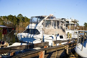 Bells Marina & Resort