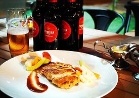 Escale International Hotel