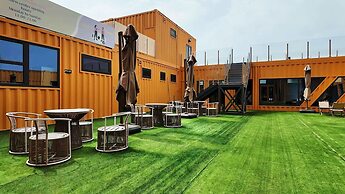 Escale International Hotel