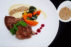 Escale International Hotel