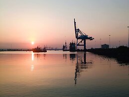 Escale International Hotel