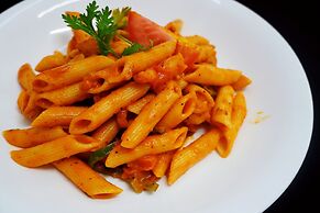 Escale International Hotel