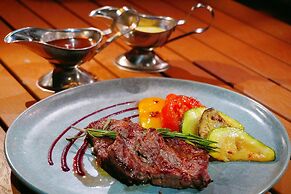 Escale International Hotel