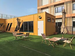 Escale International Hotel