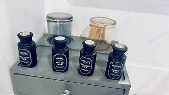 Escale International Hotel