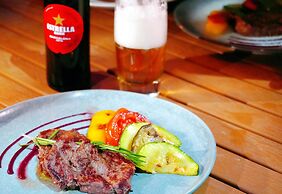 Escale International Hotel