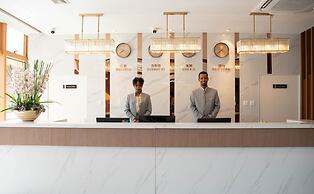 Escale International Hotel