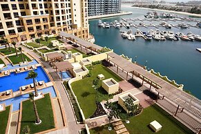 Exclusive Apt w Seafront Views Over Palm Jumeirah