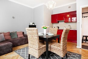 Al. Jerozolimskie Apartment by Renters