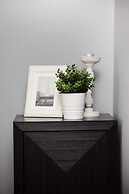 Al. Jerozolimskie Apartment by Renters