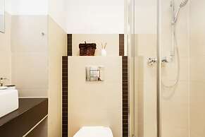 Al. Jerozolimskie Apartment by Renters