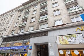 Al. Jerozolimskie Apartment by Renters