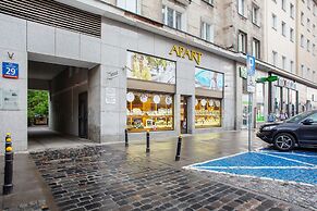 Al. Jerozolimskie Apartment by Renters