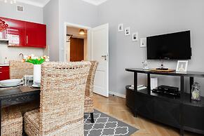 Al. Jerozolimskie Apartment by Renters