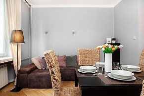 Al. Jerozolimskie Apartment by Renters