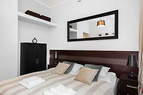 Al. Jerozolimskie Apartment by Renters