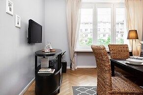 Al. Jerozolimskie Apartment by Renters