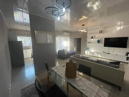 Spacious 2 Bedroomed Semi-detached Fully Furnished Apartment Num01