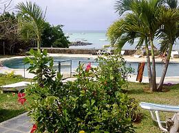 Bungalow for Families and Friends by the sea and Pool - by Feelluxuryh